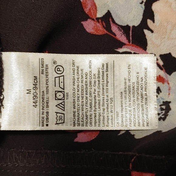 BANANA Republic Black flowery wrap blouse long sleeves light size M - Picture 8 of 9